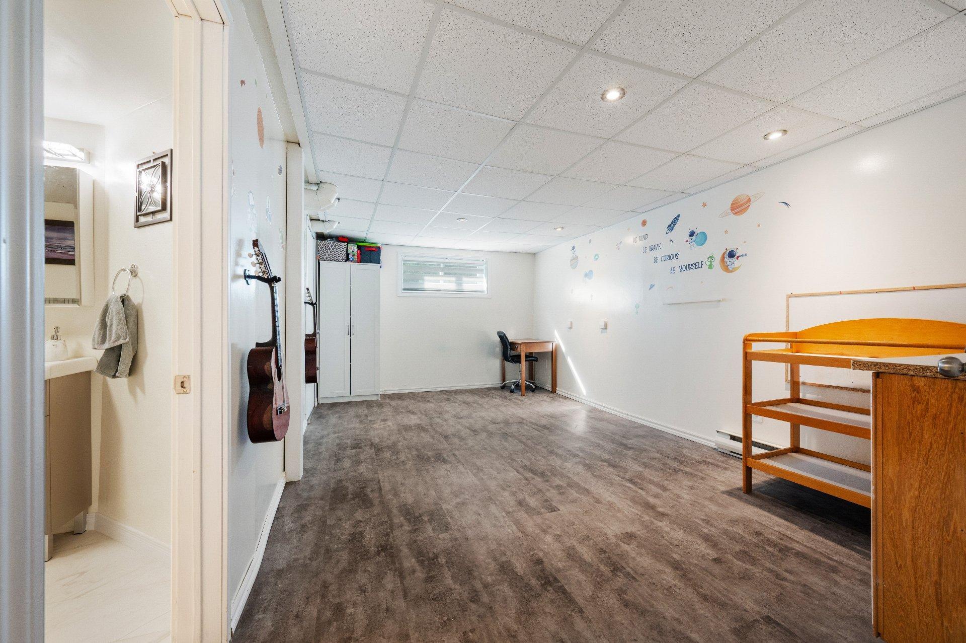 









14385


Av. Guertin

,
Saint-Hyacinthe,




QC
J2R1M3


