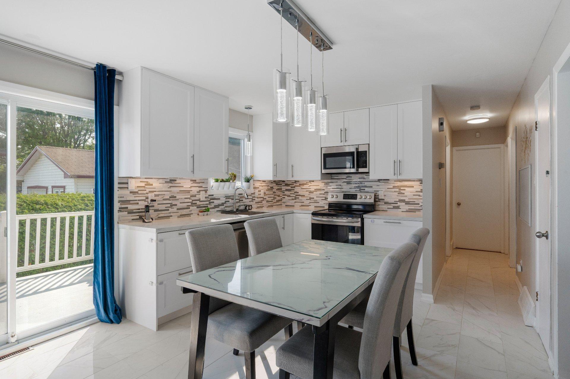 









14385


Av. Guertin

,
Saint-Hyacinthe,




QC
J2R1M3

