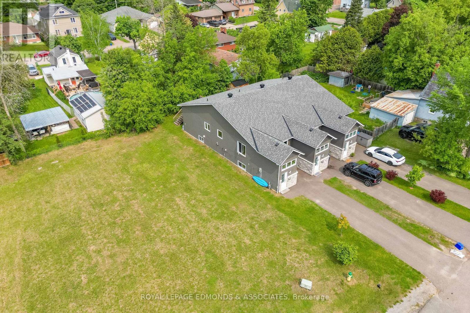 












464 DOMINION STREET

,
Pembroke,




Ontario
K8A4W8

