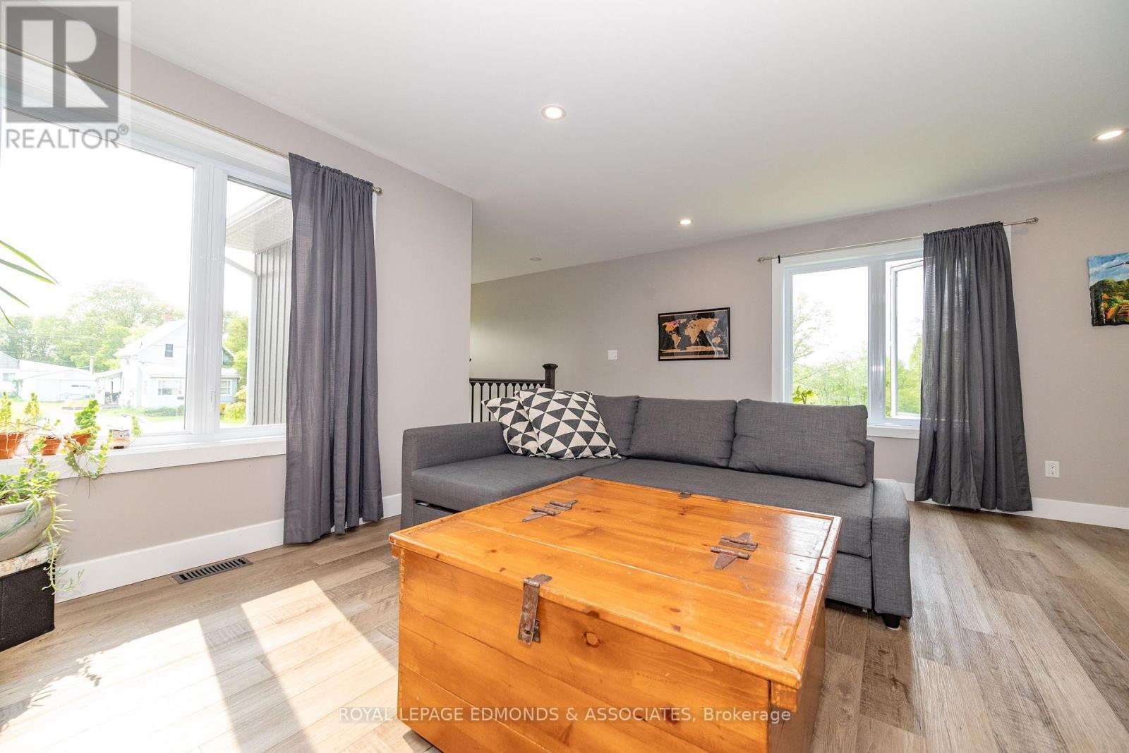 












464 DOMINION STREET

,
Pembroke,




Ontario
K8A4W8

