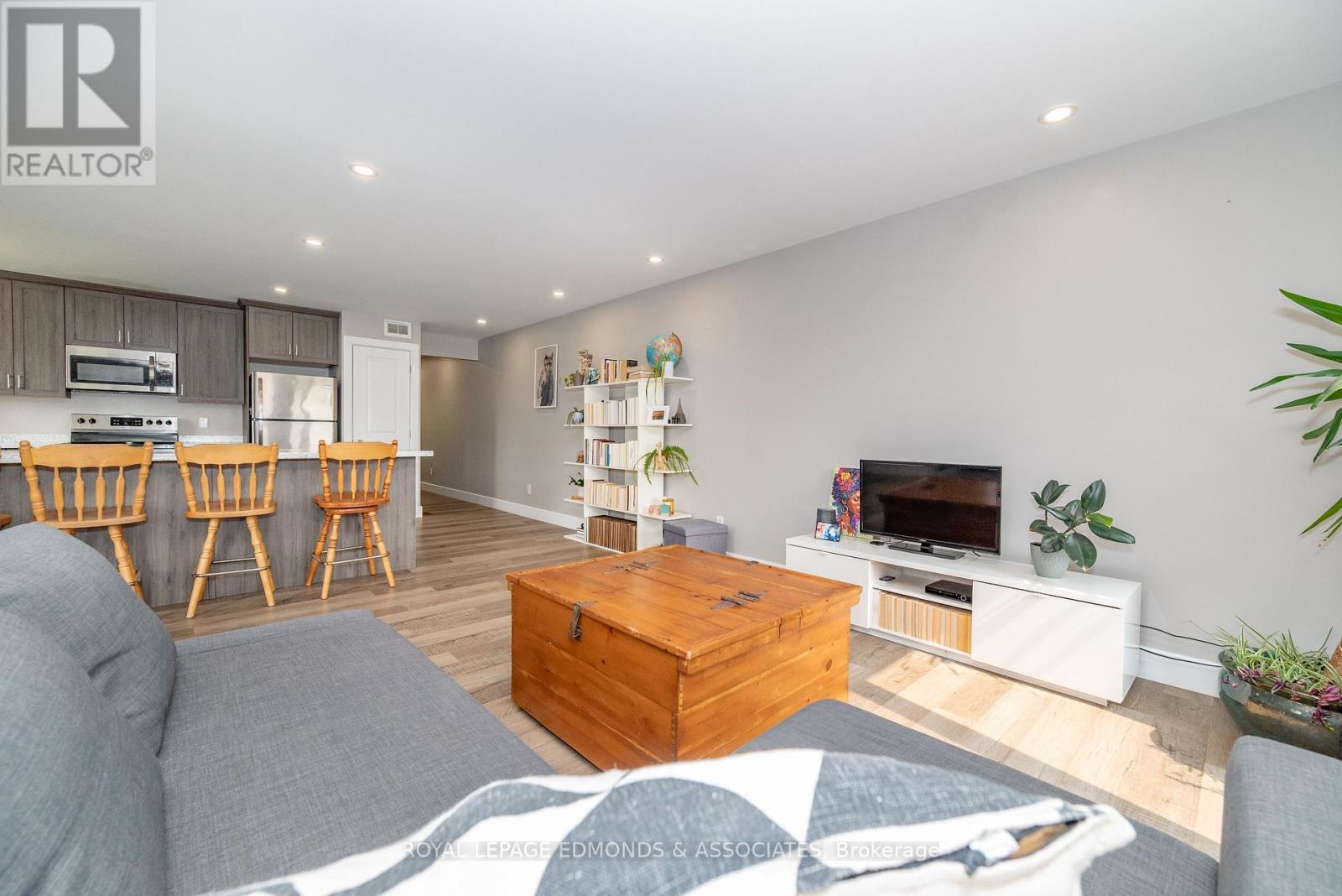 












464 DOMINION STREET

,
Pembroke,




Ontario
K8A4W8

