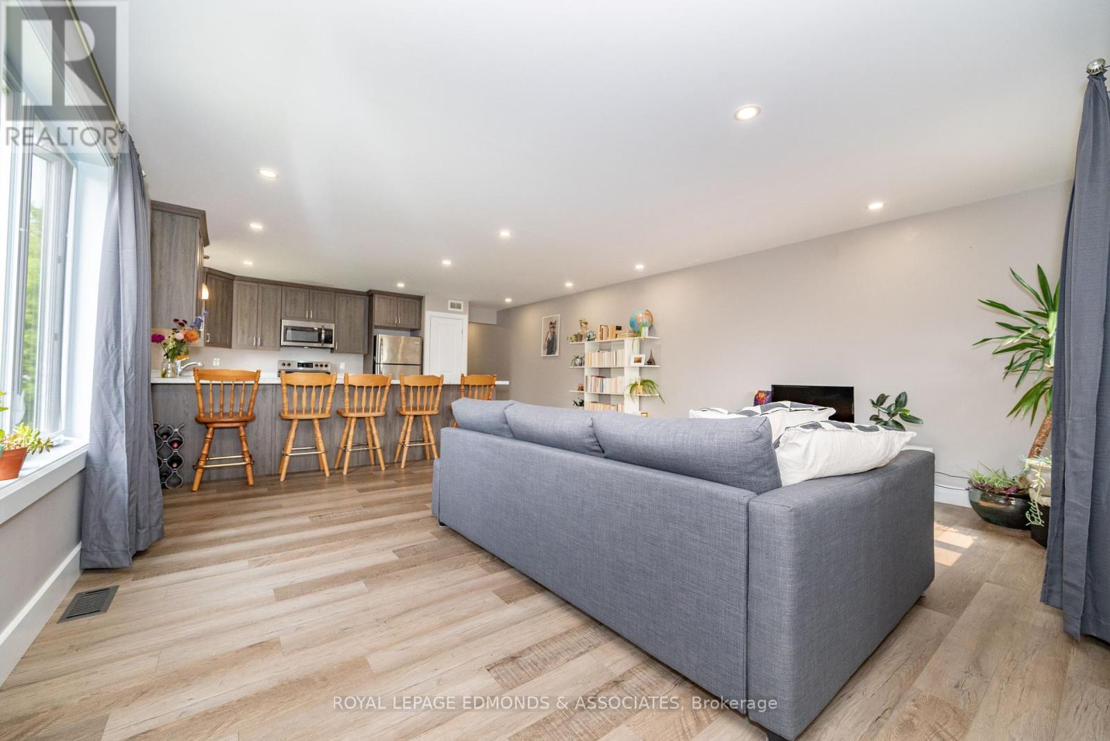 












464 DOMINION STREET

,
Pembroke,




Ontario
K8A4W8

