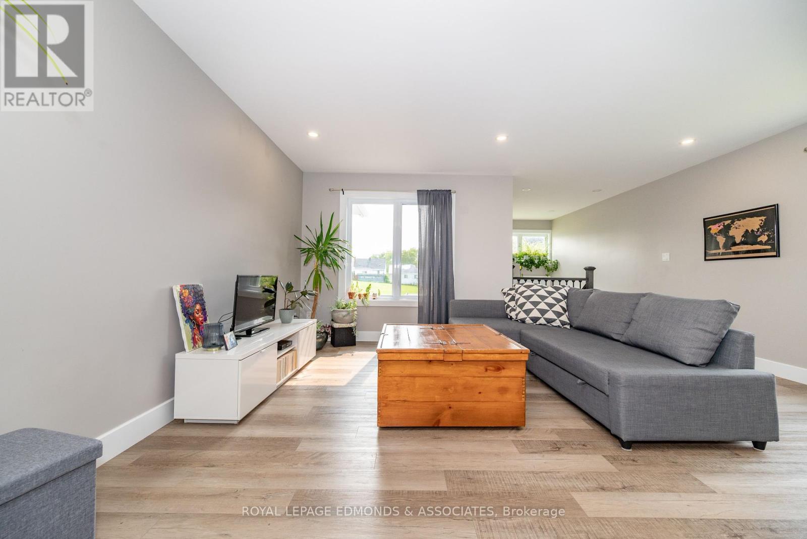 












464 DOMINION STREET

,
Pembroke,




Ontario
K8A4W8

