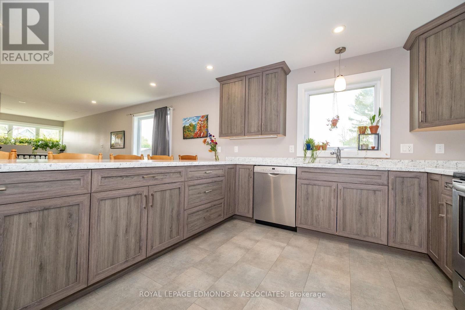 












464 DOMINION STREET

,
Pembroke,




Ontario
K8A4W8

