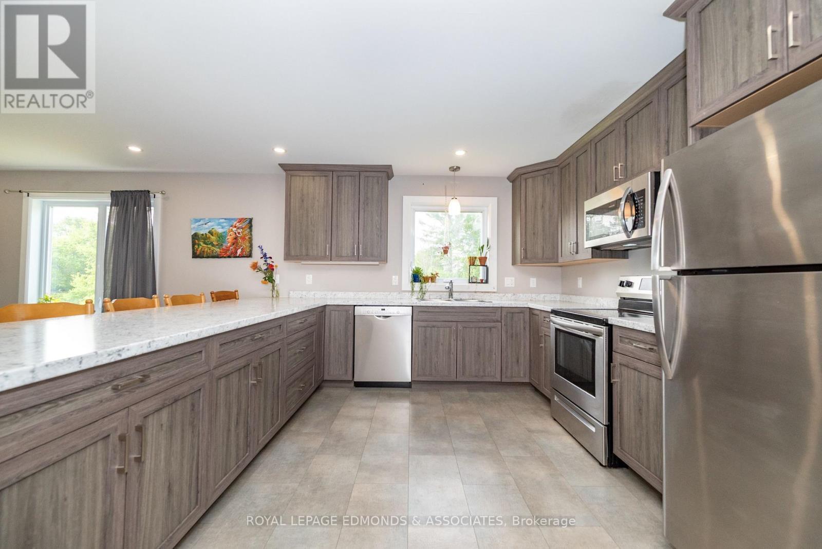 












464 DOMINION STREET

,
Pembroke,




Ontario
K8A4W8

