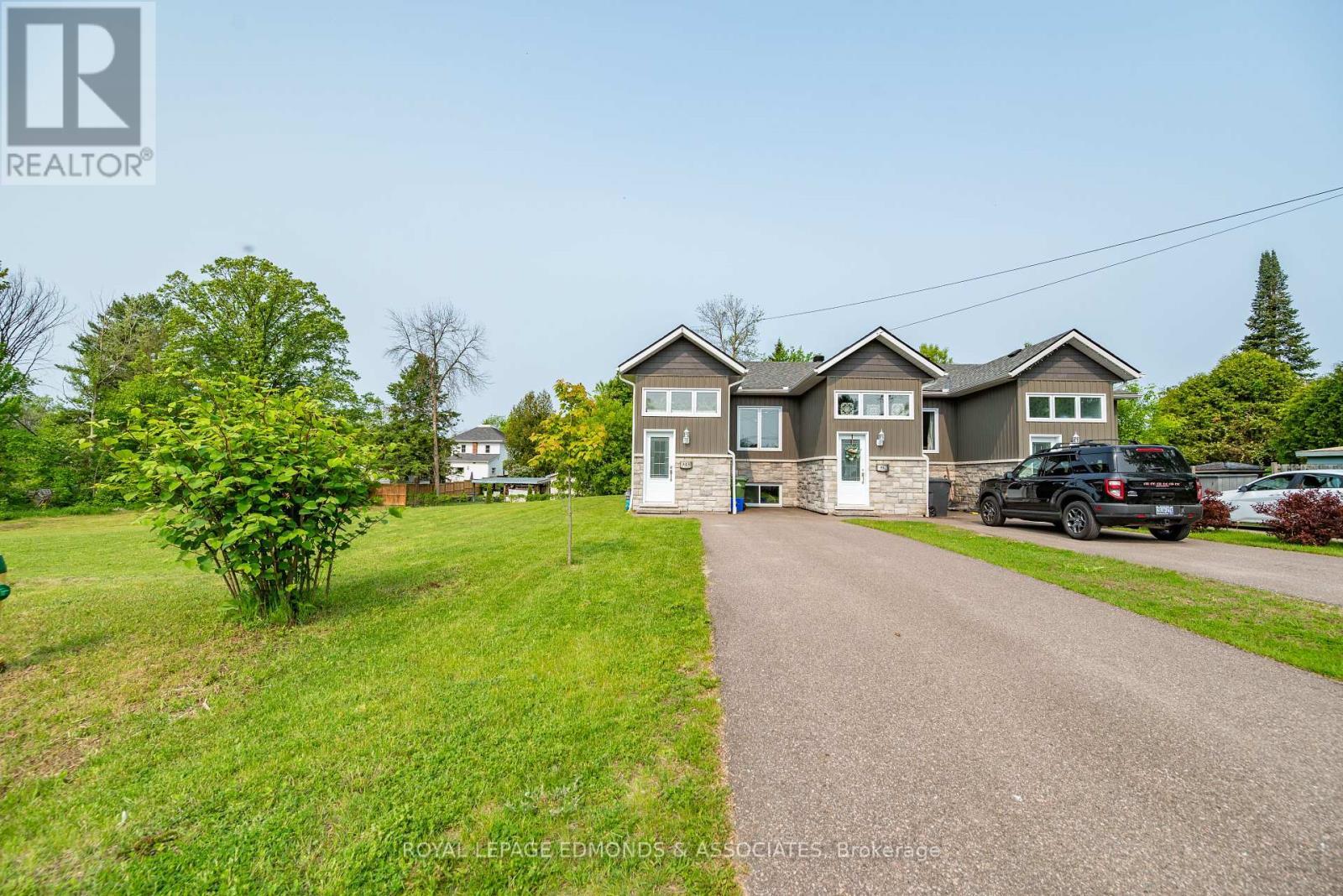 












464 DOMINION STREET

,
Pembroke,




Ontario
K8A4W8

