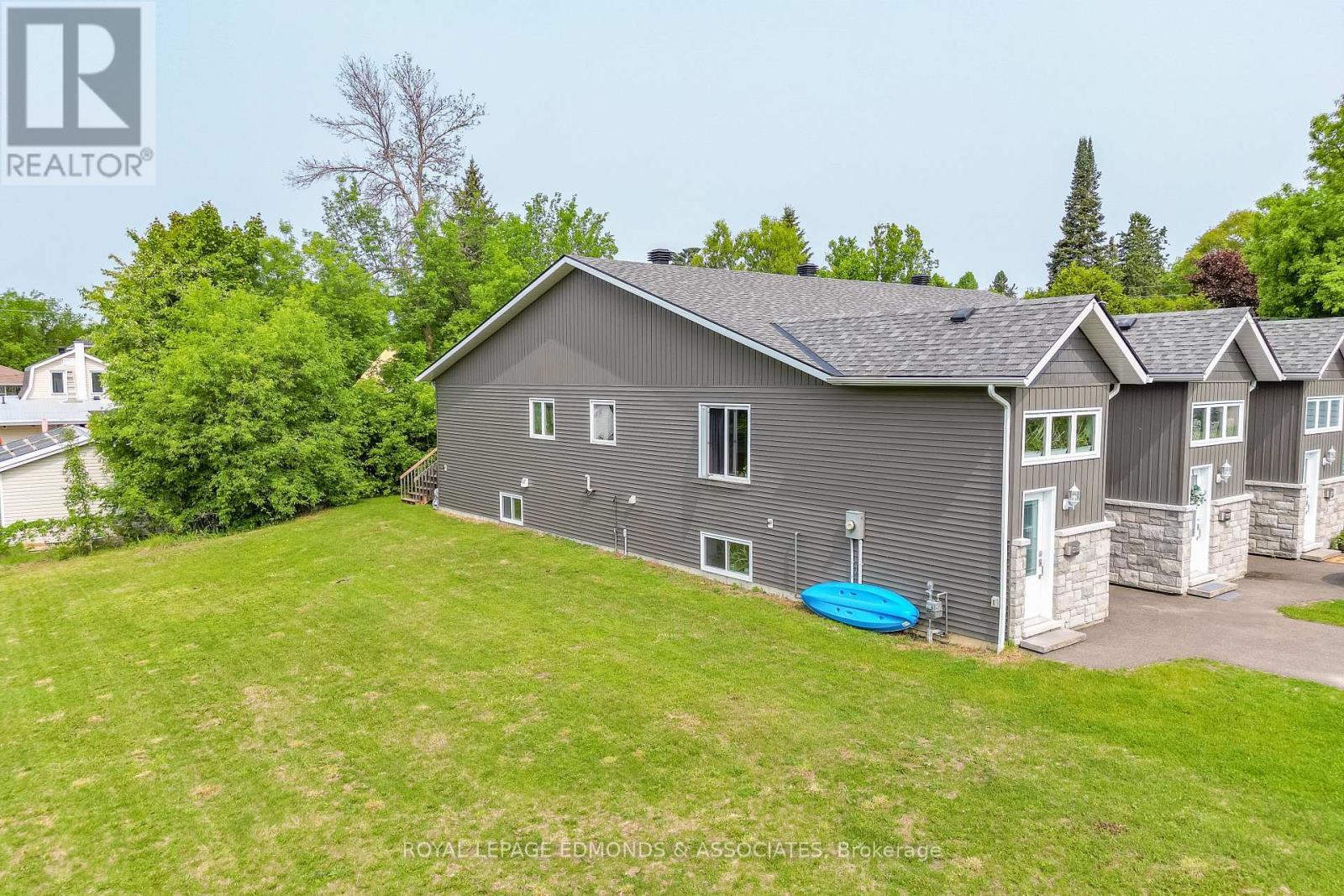 












464 DOMINION STREET

,
Pembroke,




Ontario
K8A4W8

