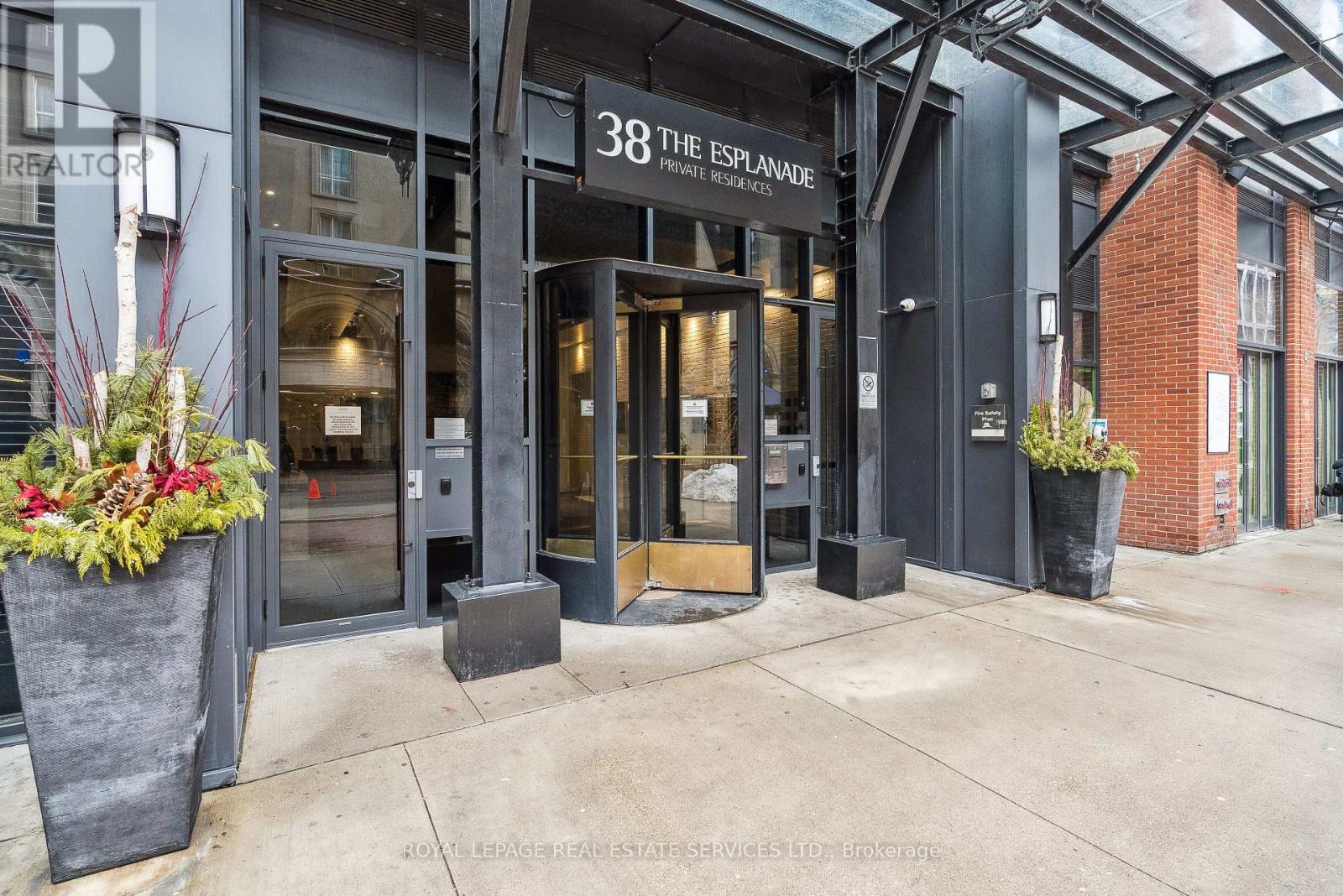 












807 - 38 THE ESPLANADE

,
Toronto,




Ontario
M5E1A5

