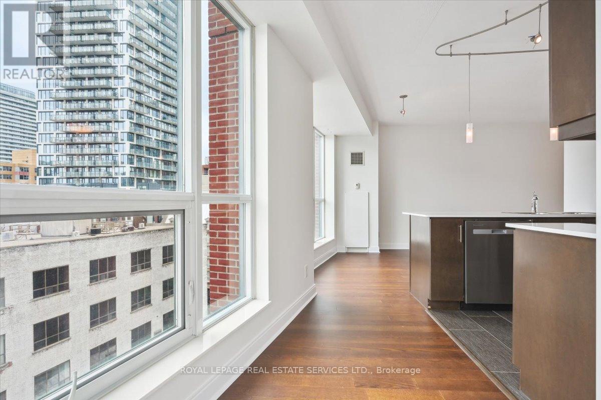 












807 - 38 THE ESPLANADE

,
Toronto,




Ontario
M5E1A5


