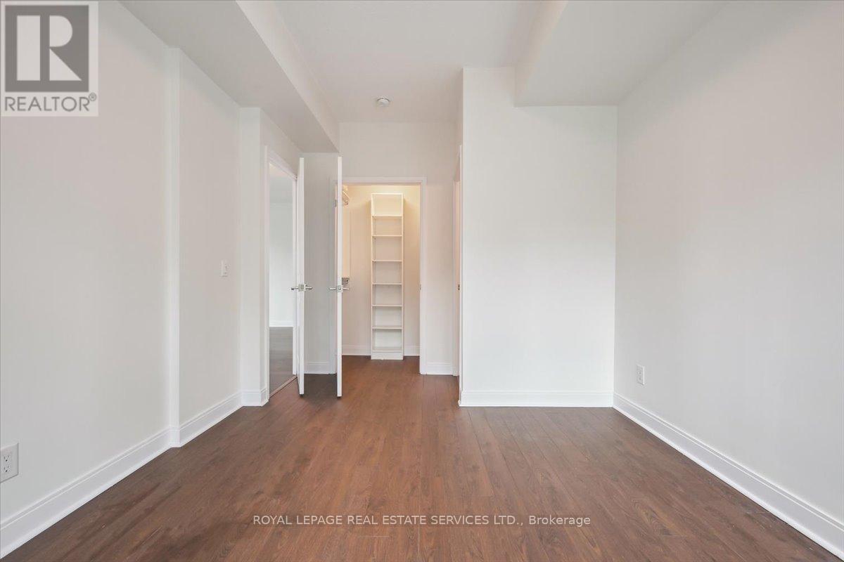 












807 - 38 THE ESPLANADE

,
Toronto,




Ontario
M5E1A5

