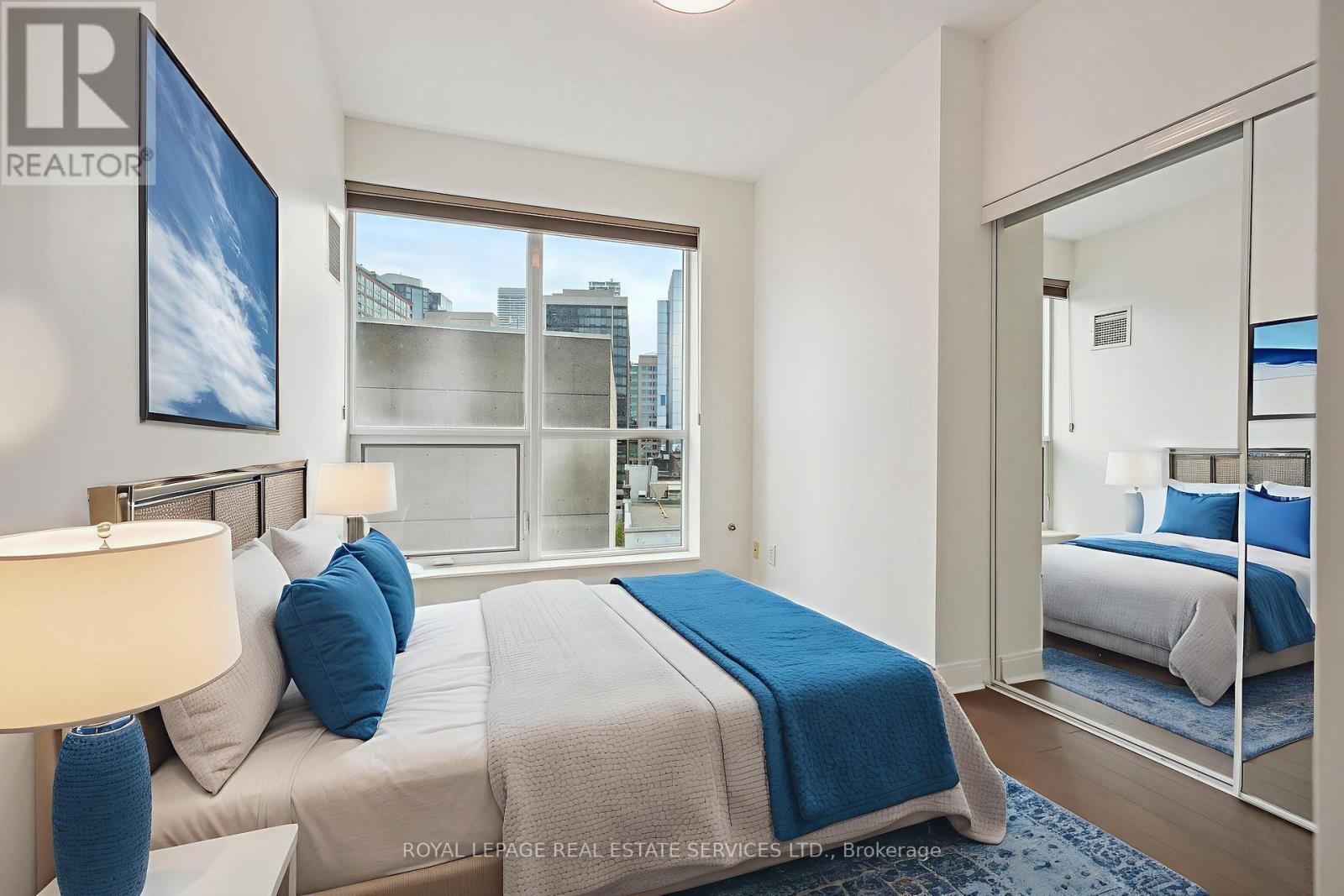 












807 - 38 THE ESPLANADE

,
Toronto,




Ontario
M5E1A5


