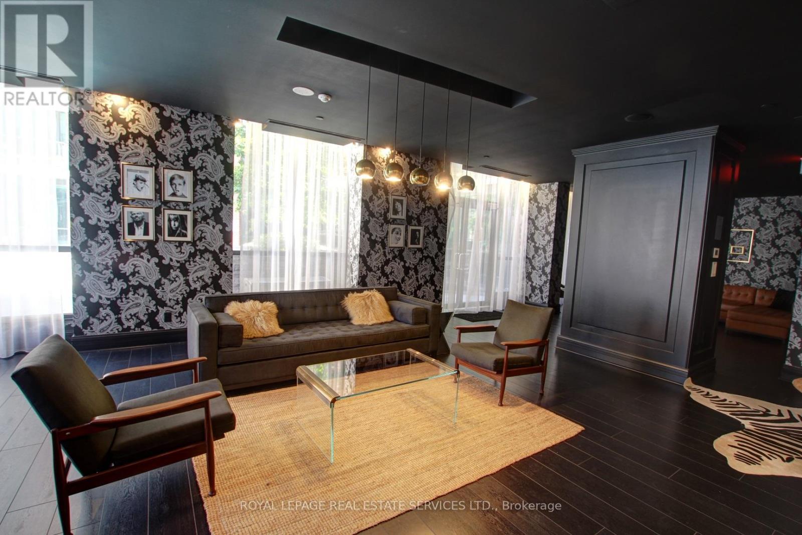












807 - 38 THE ESPLANADE

,
Toronto,




Ontario
M5E1A5

