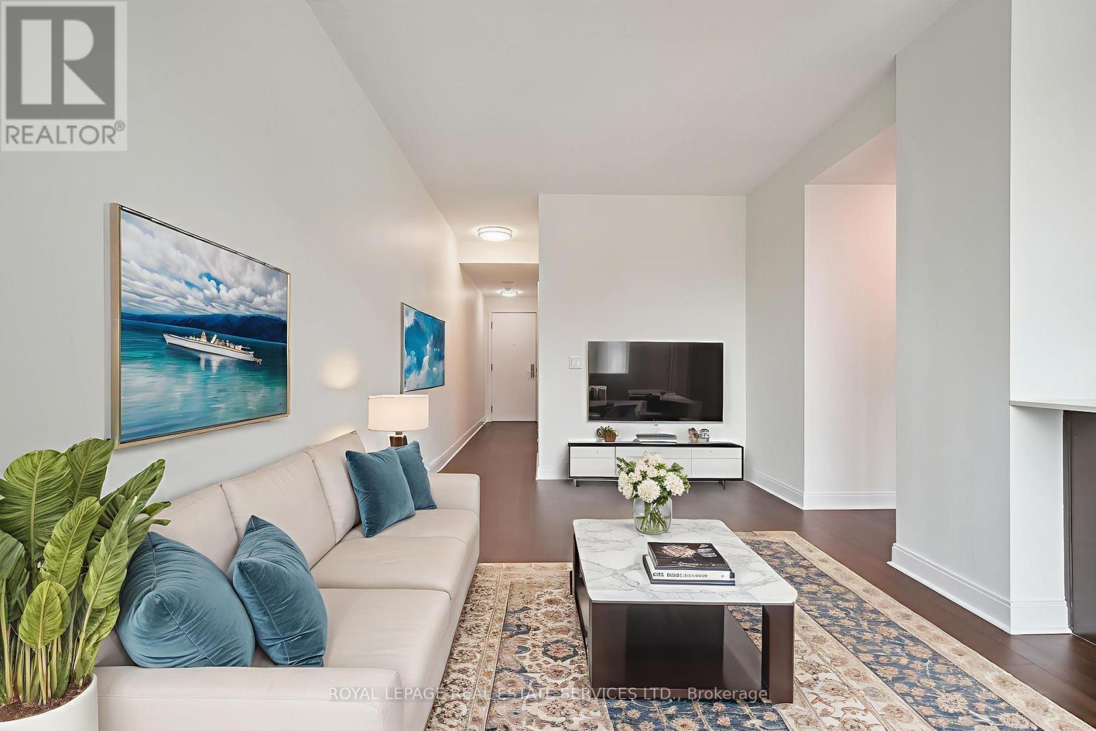












807 - 38 THE ESPLANADE

,
Toronto,




Ontario
M5E1A5

