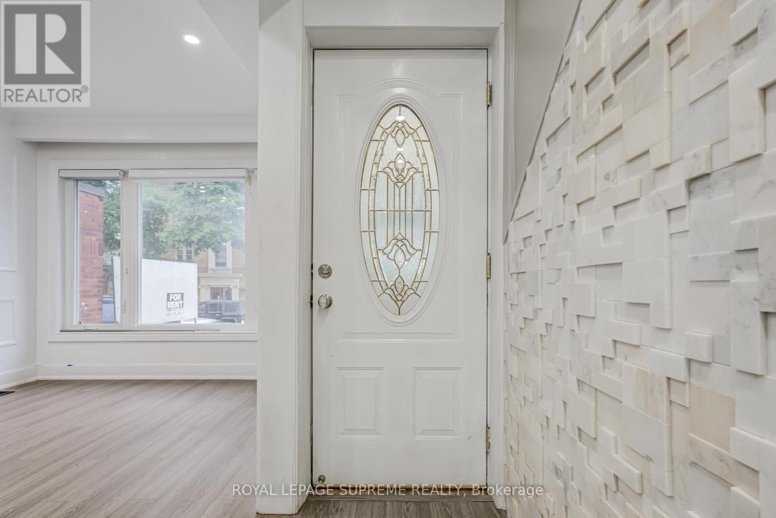












1 - 118 RUNNYMEDE ROAD

,
Toronto,




Ontario
M6S2Y3

