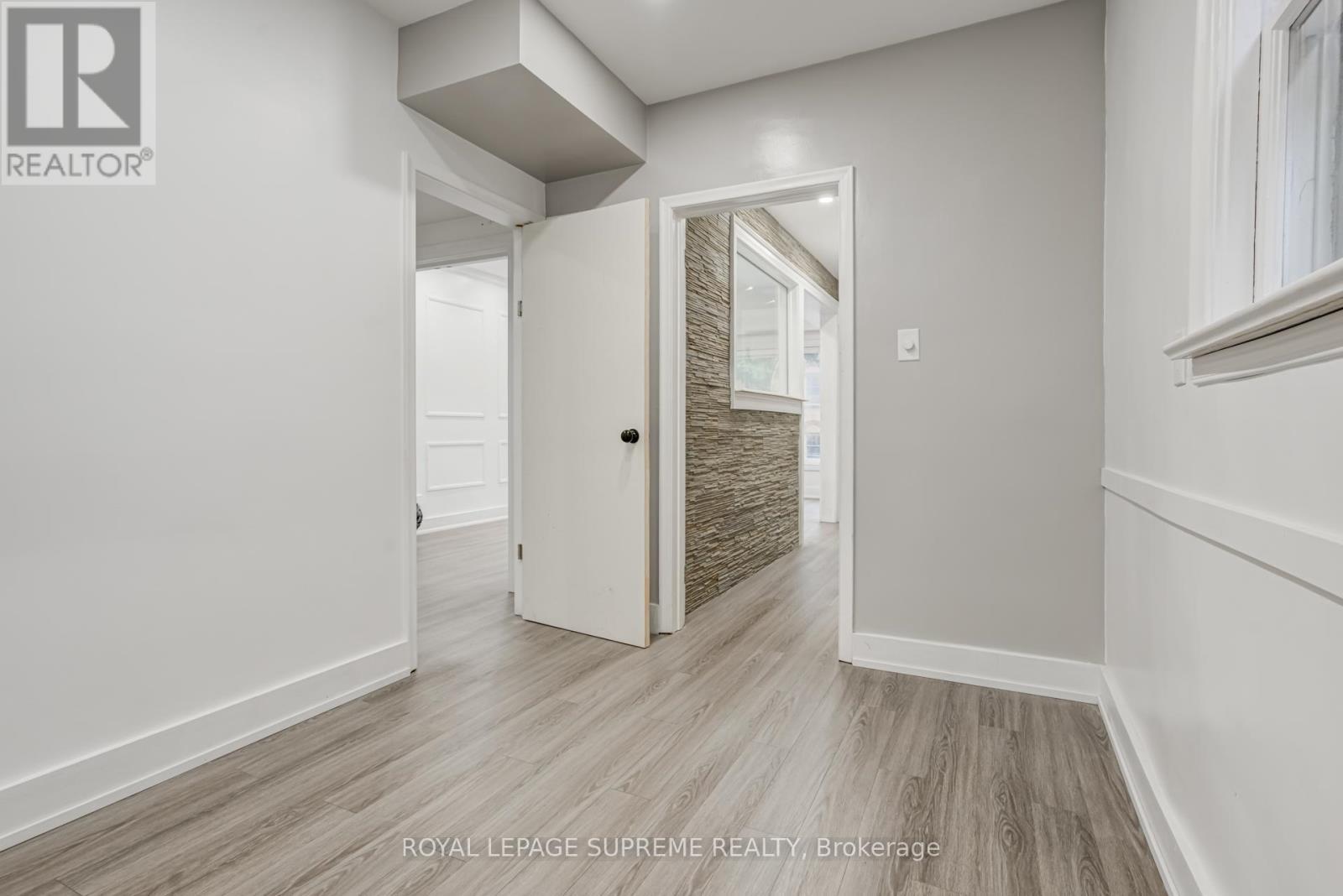 












1 - 118 RUNNYMEDE ROAD

,
Toronto,




Ontario
M6S2Y3

