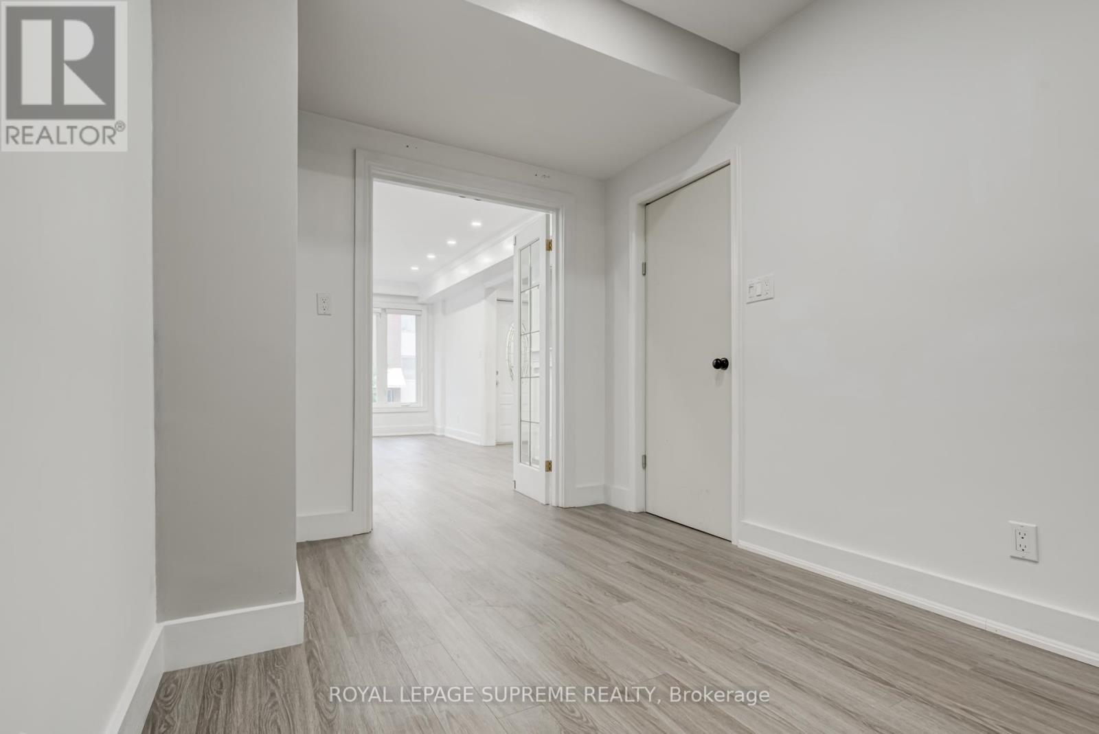 












1 - 118 RUNNYMEDE ROAD

,
Toronto,




Ontario
M6S2Y3

