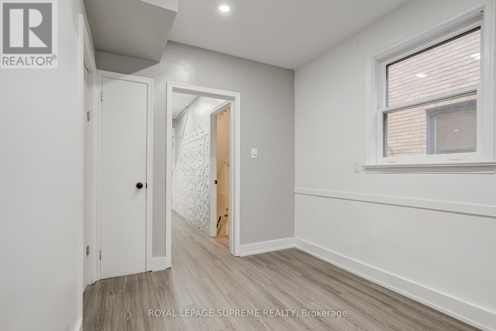 












1 - 118 RUNNYMEDE ROAD

,
Toronto,




Ontario
M6S2Y3

