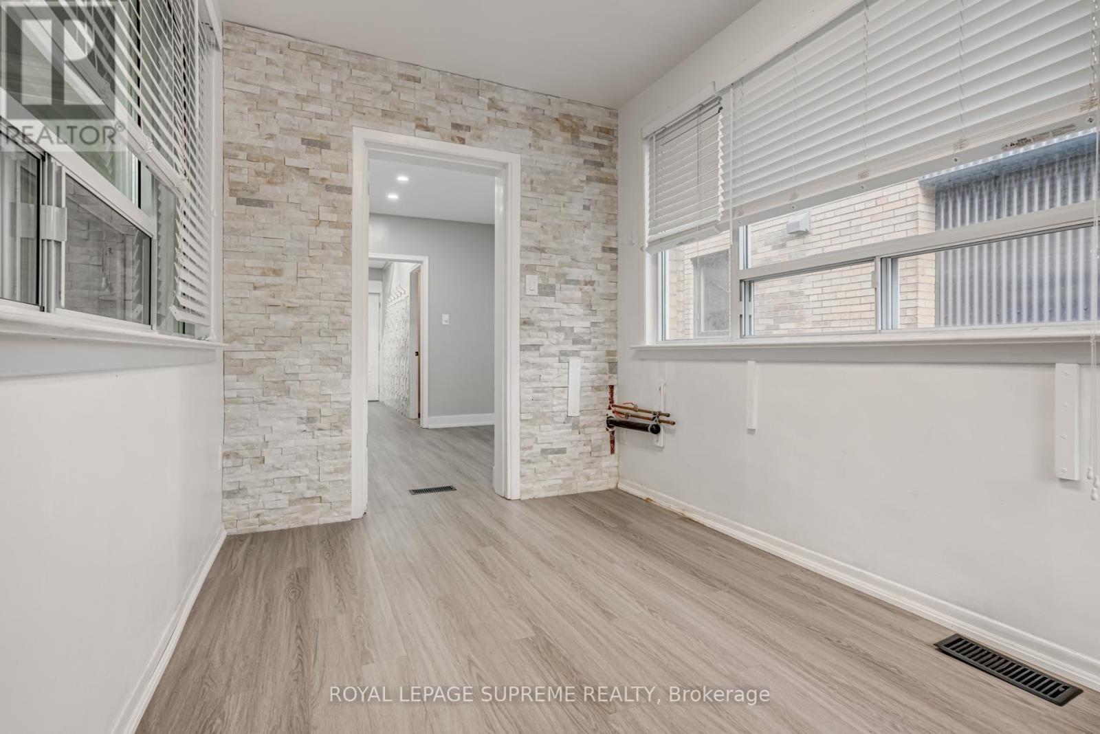 












1 - 118 RUNNYMEDE ROAD

,
Toronto,




Ontario
M6S2Y3

