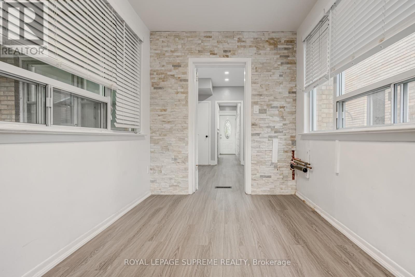












1 - 118 RUNNYMEDE ROAD

,
Toronto,




Ontario
M6S2Y3

