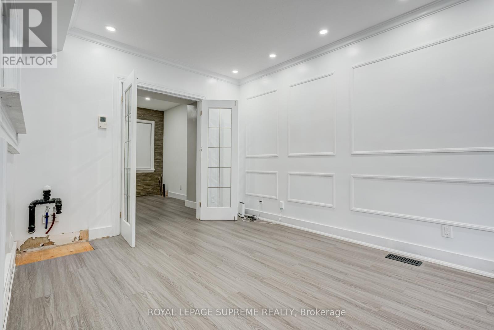 












1 - 118 RUNNYMEDE ROAD

,
Toronto,




Ontario
M6S2Y3

