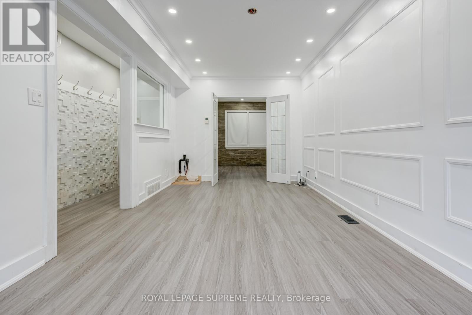 












1 - 118 RUNNYMEDE ROAD

,
Toronto,




Ontario
M6S2Y3

