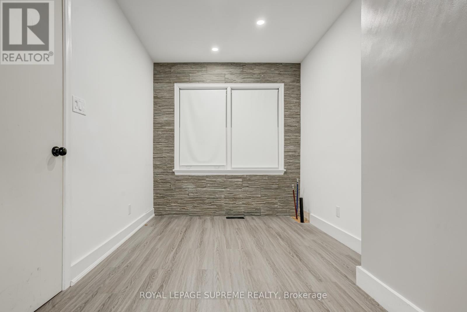 












1 - 118 RUNNYMEDE ROAD

,
Toronto,




Ontario
M6S2Y3

