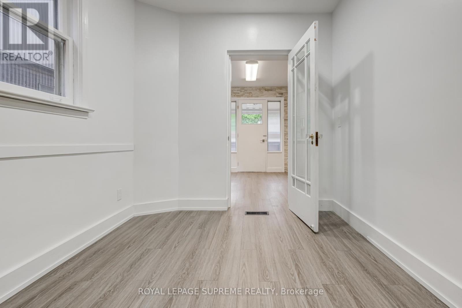 












1 - 118 RUNNYMEDE ROAD

,
Toronto,




Ontario
M6S2Y3

