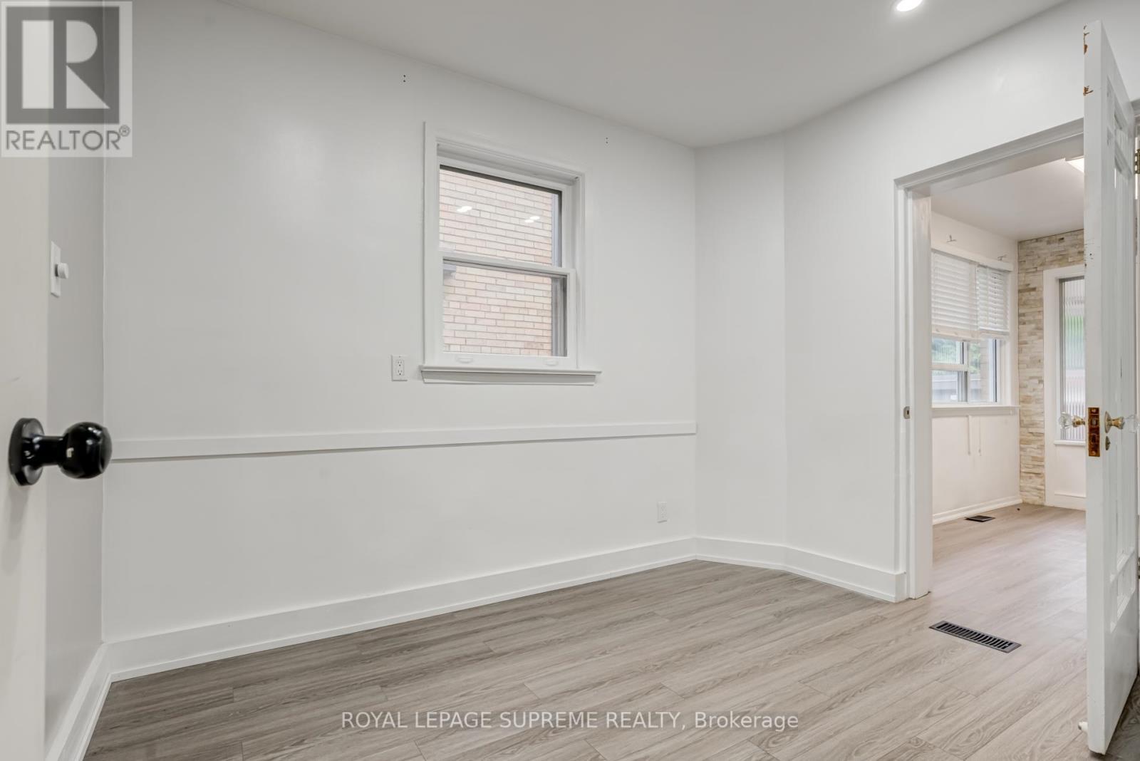 












1 - 118 RUNNYMEDE ROAD

,
Toronto,




Ontario
M6S2Y3


