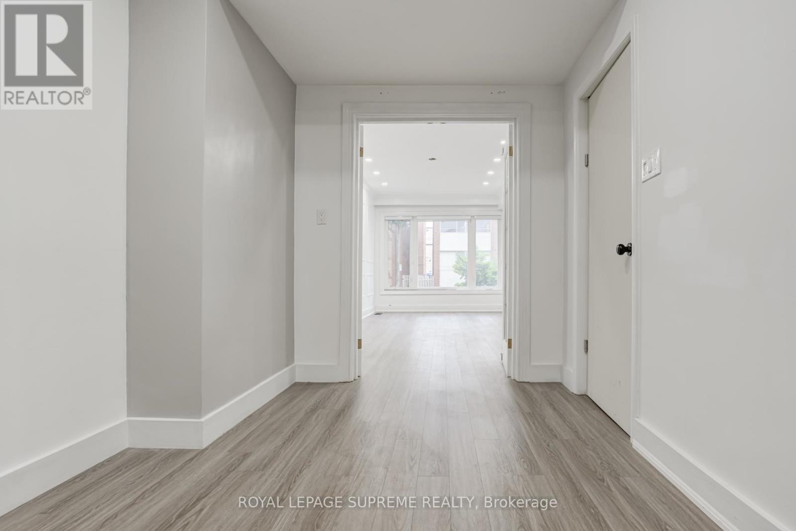 












1 - 118 RUNNYMEDE ROAD

,
Toronto,




Ontario
M6S2Y3

