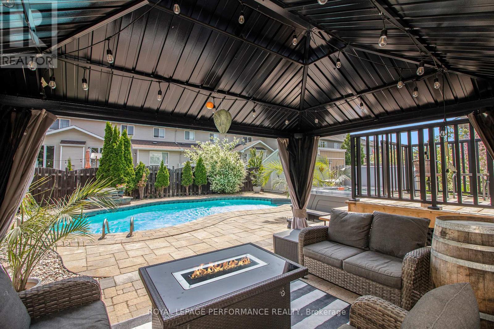 












1877 SPRINGRIDGE DRIVE

,
Ottawa,




Ontario
K4A4P9

