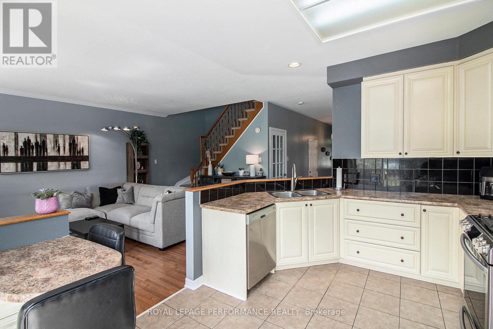 












1877 SPRINGRIDGE DRIVE

,
Ottawa,




Ontario
K4A4P9

