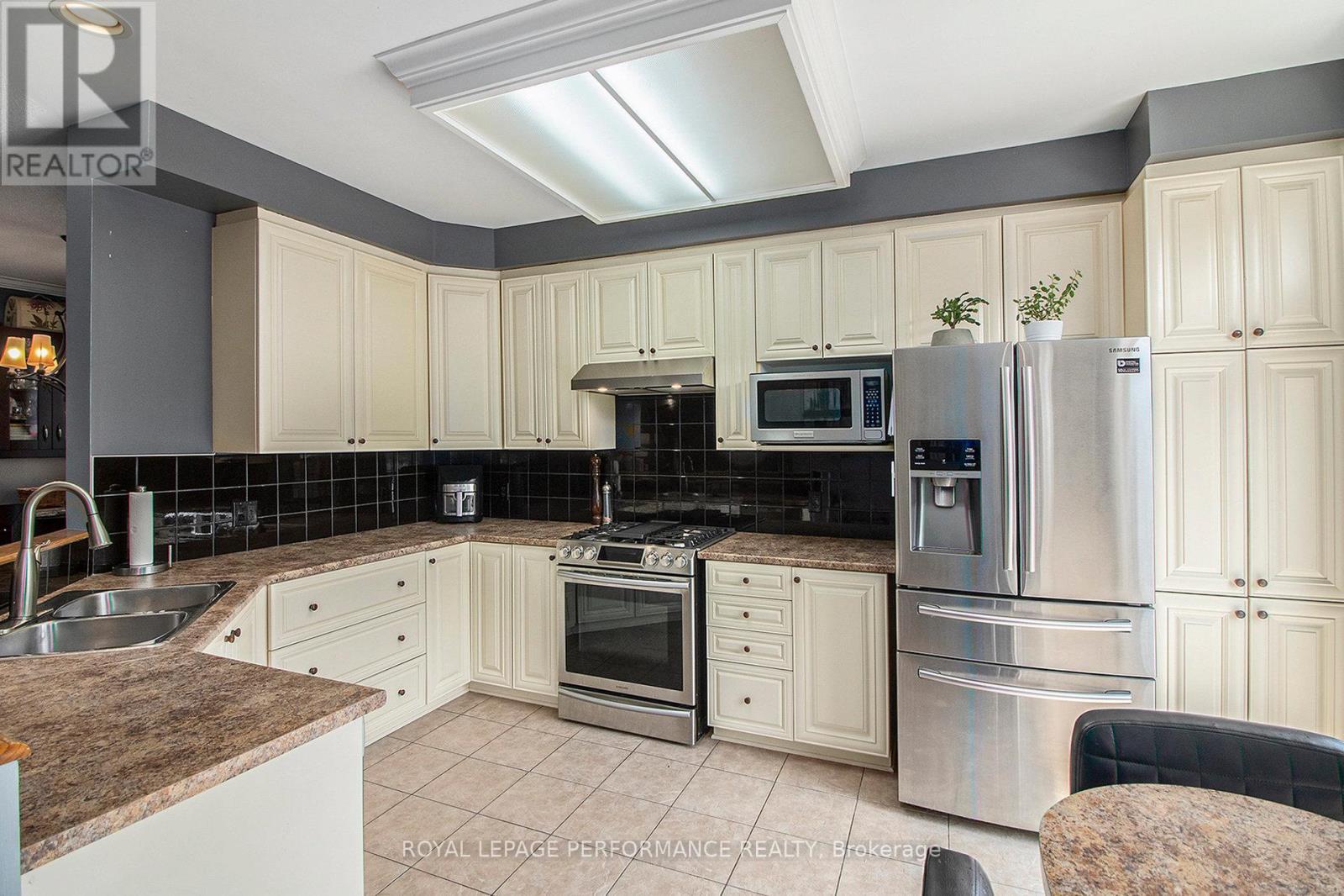 












1877 SPRINGRIDGE DRIVE

,
Ottawa,




Ontario
K4A4P9

