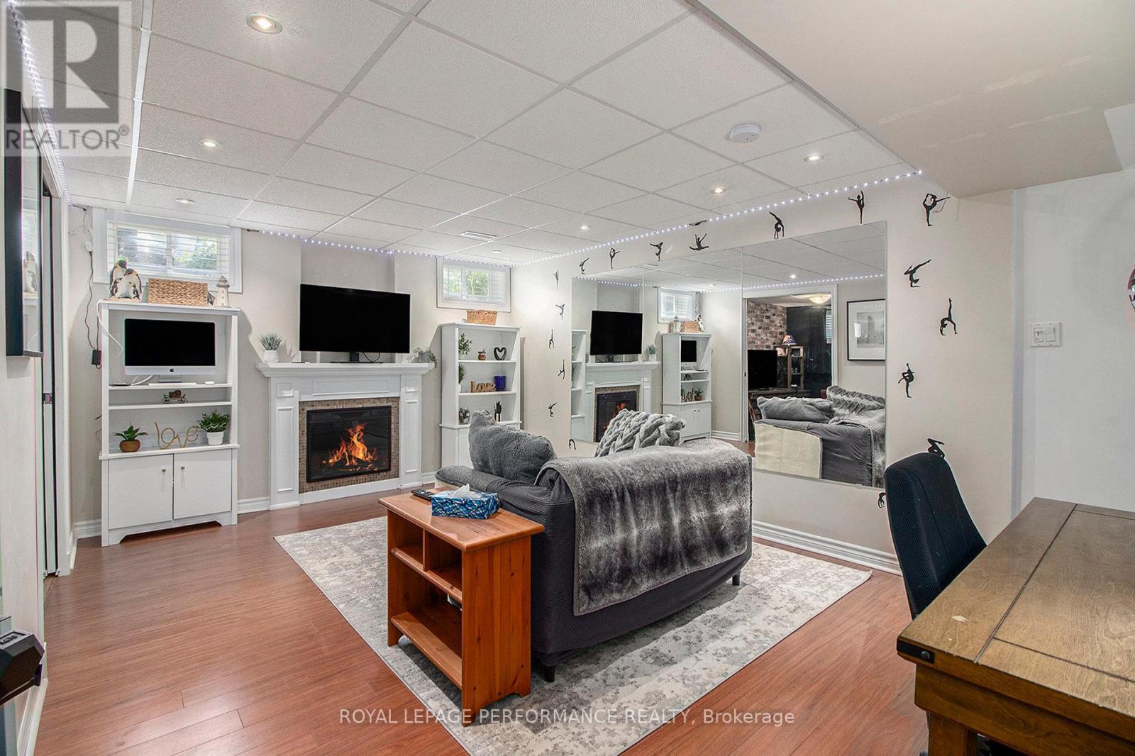 












1877 SPRINGRIDGE DRIVE

,
Ottawa,




Ontario
K4A4P9

