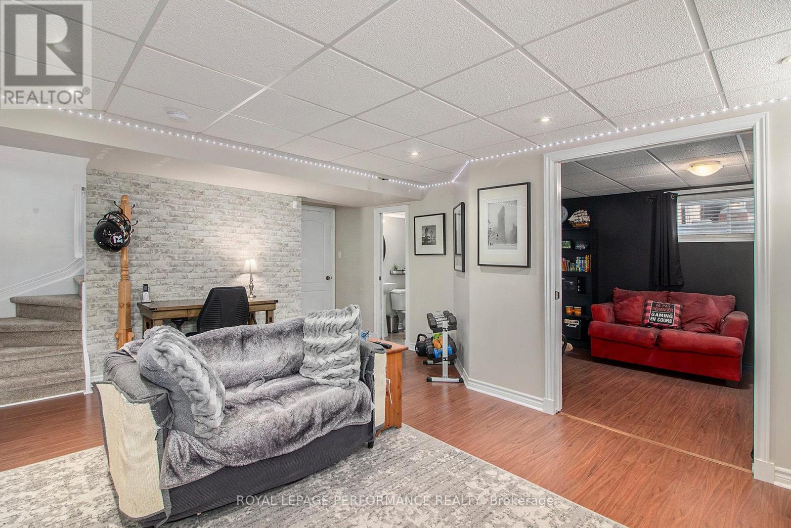 












1877 SPRINGRIDGE DRIVE

,
Ottawa,




Ontario
K4A4P9

