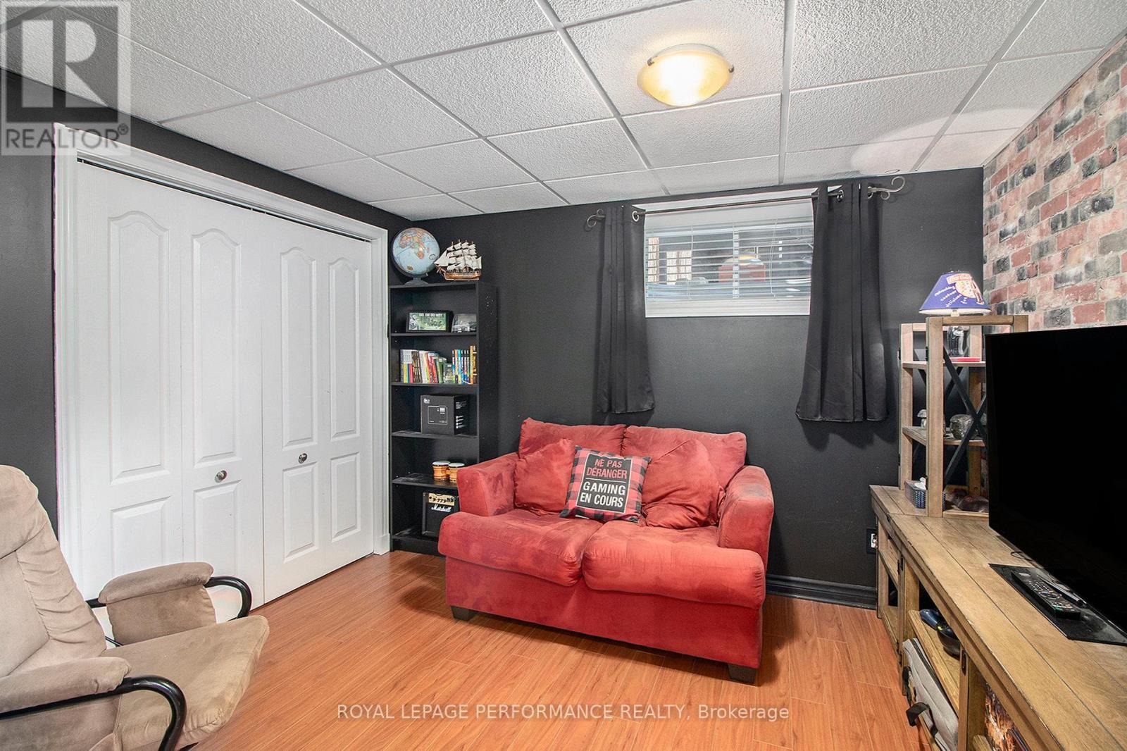 












1877 SPRINGRIDGE DRIVE

,
Ottawa,




Ontario
K4A4P9

