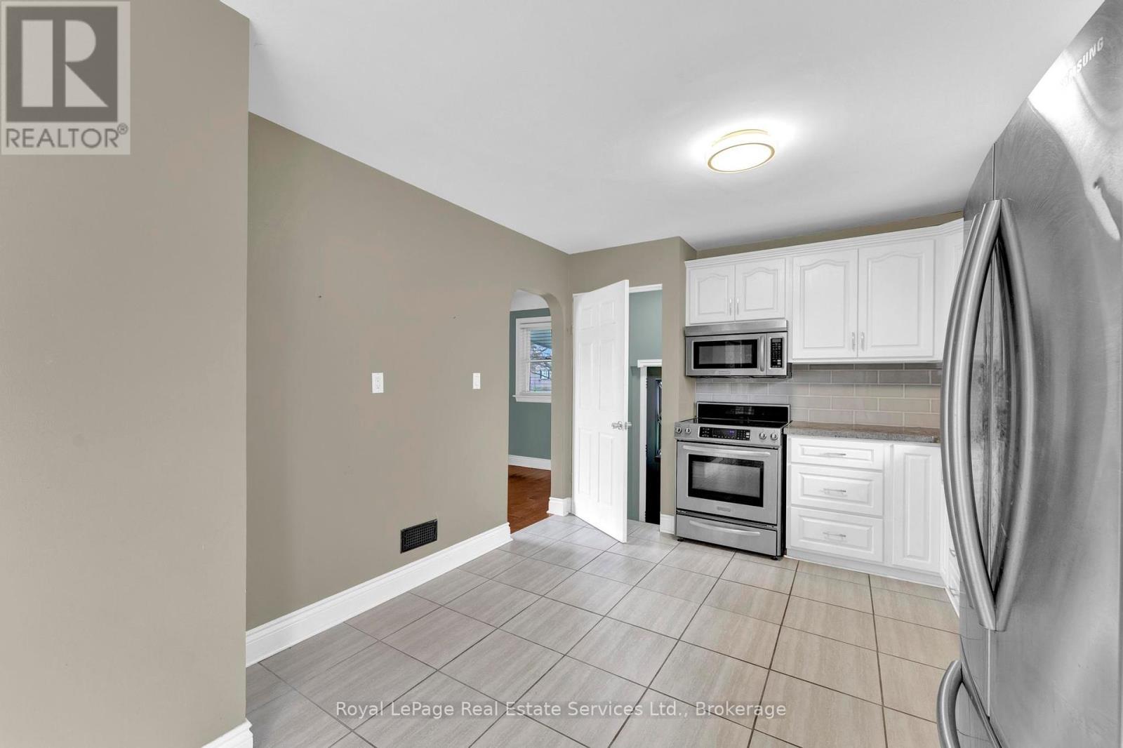 












1 - 65 CUMMING COURT

,
Hamilton (Ancaster),




Ontario
L9G1V4

