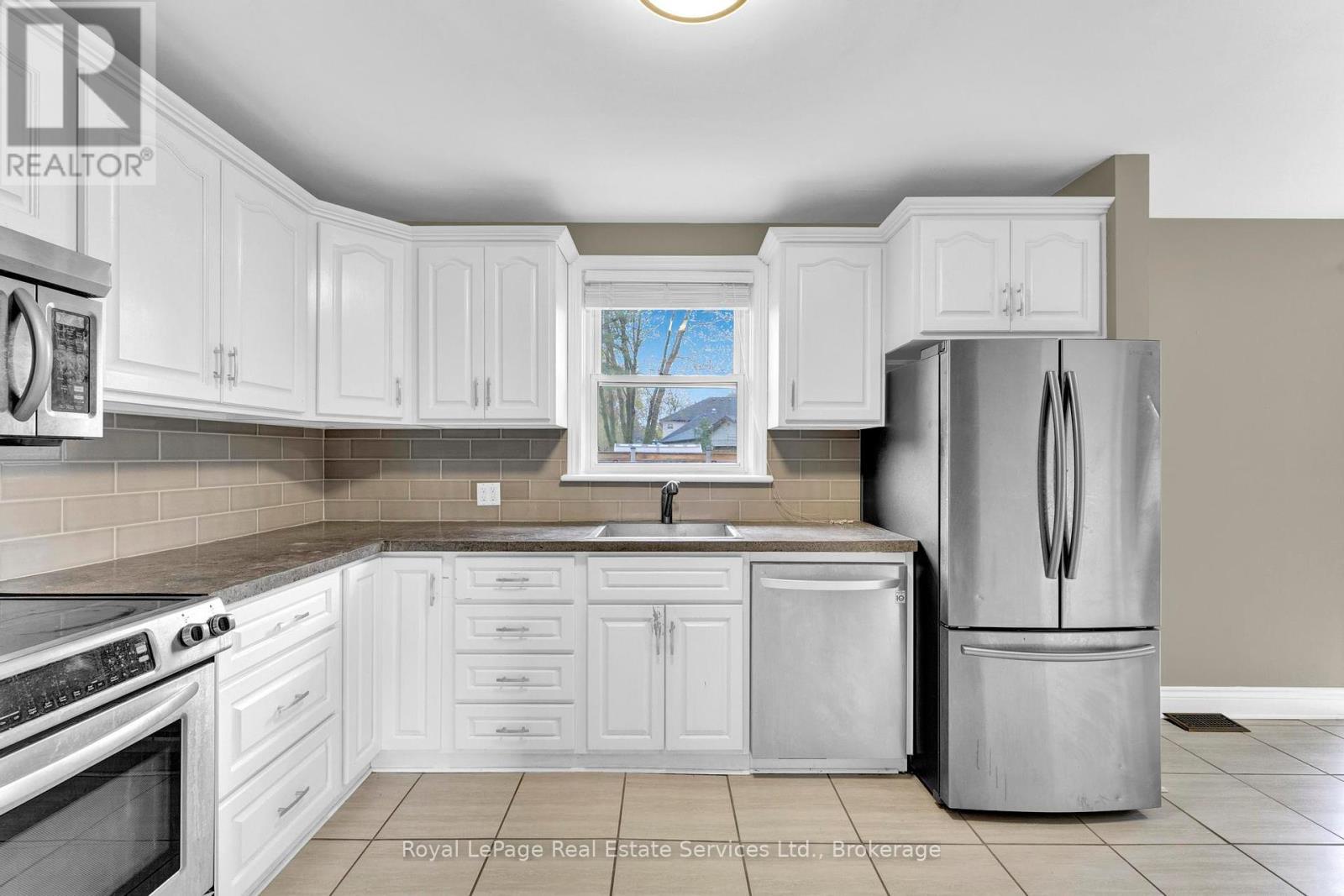 












1 - 65 CUMMING COURT

,
Hamilton (Ancaster),




Ontario
L9G1V4

