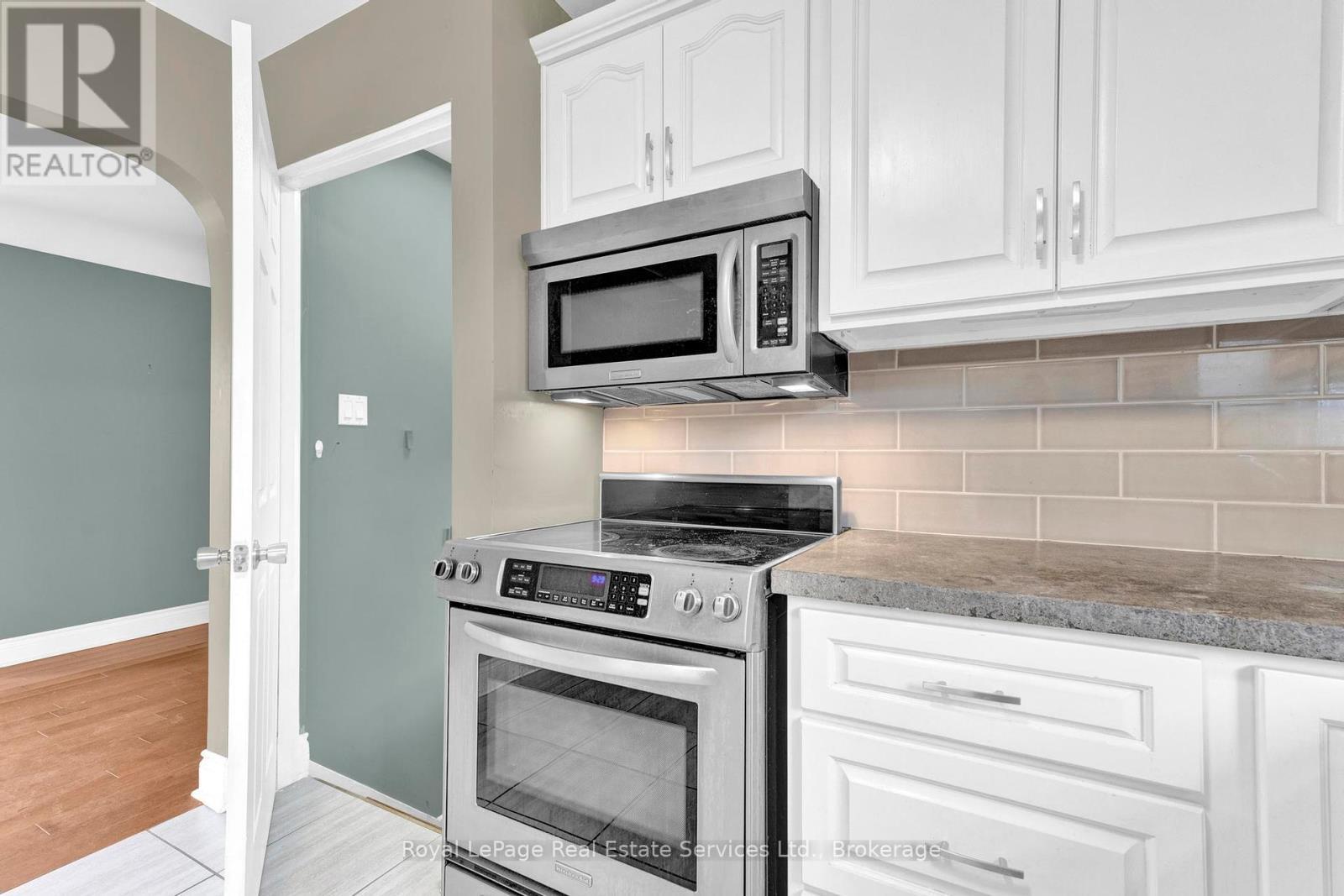 












1 - 65 CUMMING COURT

,
Hamilton (Ancaster),




Ontario
L9G1V4

