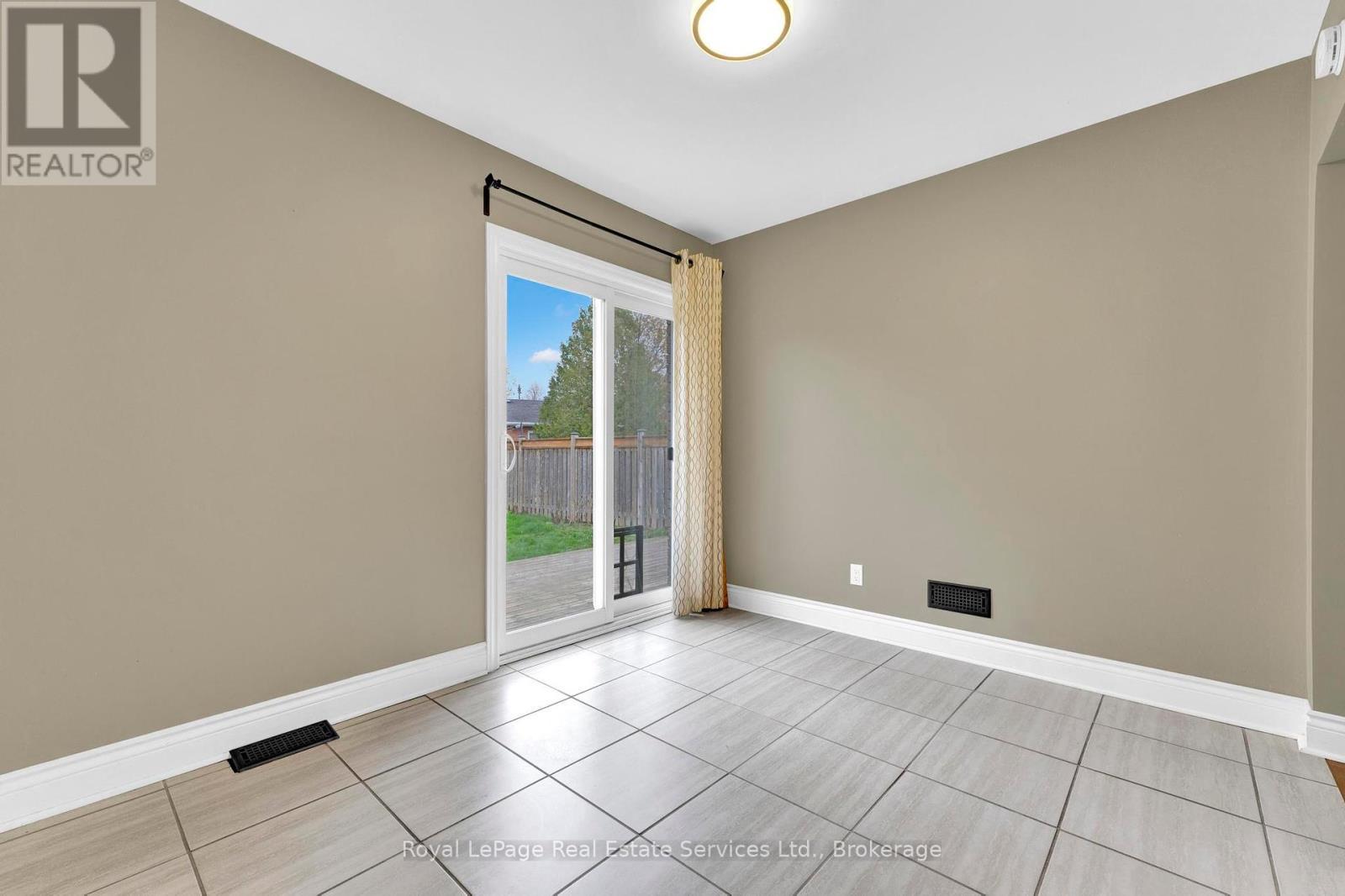 












1 - 65 CUMMING COURT

,
Hamilton (Ancaster),




Ontario
L9G1V4

