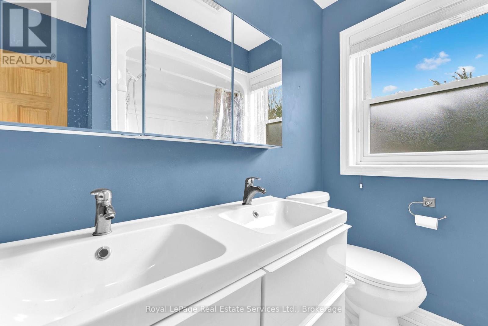 












1 - 65 CUMMING COURT

,
Hamilton (Ancaster),




Ontario
L9G1V4

