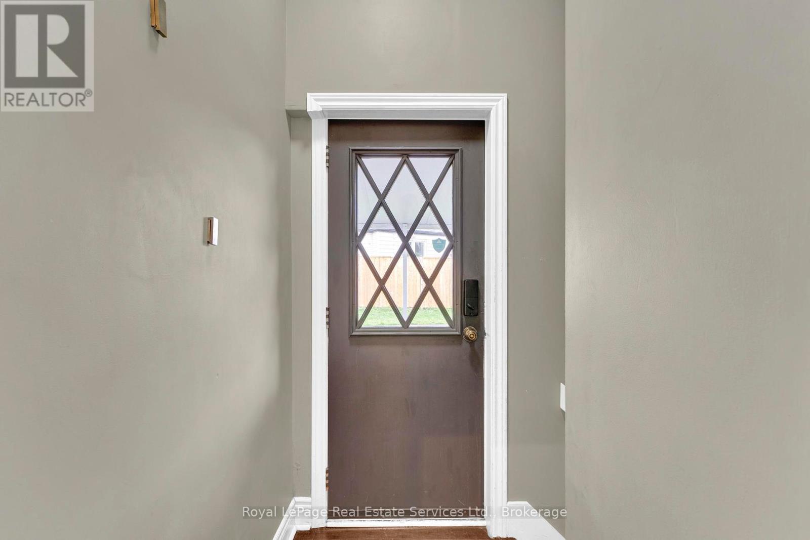 












1 - 65 CUMMING COURT

,
Hamilton (Ancaster),




Ontario
L9G1V4

