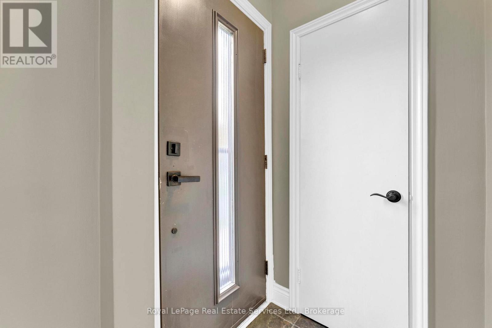 












1 - 65 CUMMING COURT

,
Hamilton (Ancaster),




Ontario
L9G1V4

