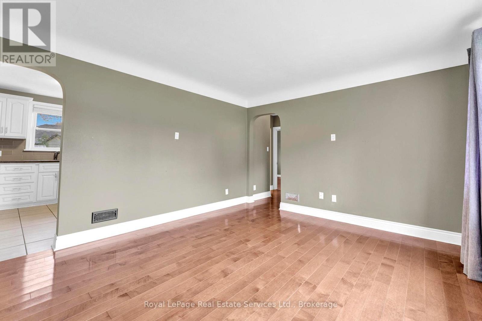 












1 - 65 CUMMING COURT

,
Hamilton (Ancaster),




Ontario
L9G1V4

