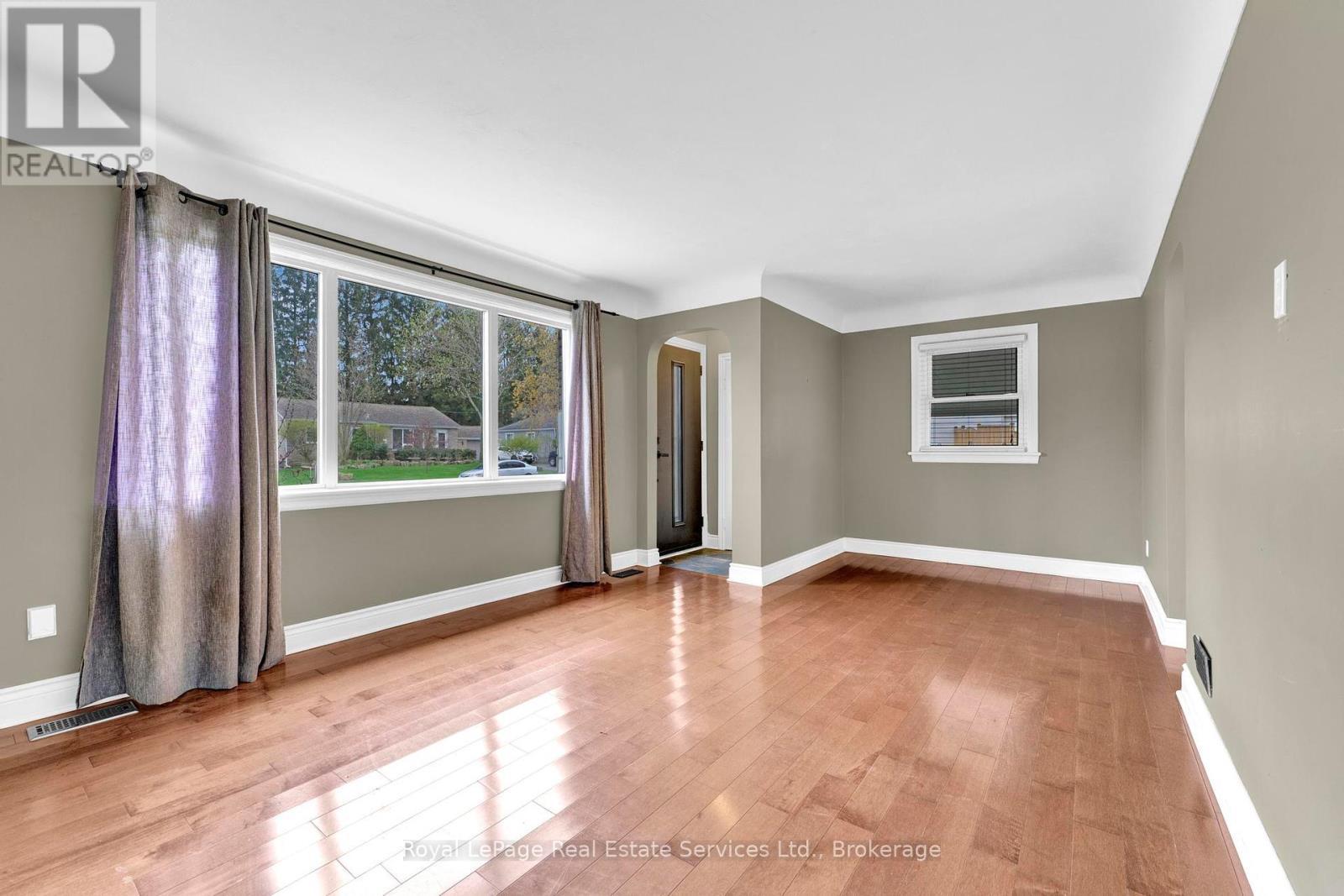 












1 - 65 CUMMING COURT

,
Hamilton (Ancaster),




Ontario
L9G1V4

