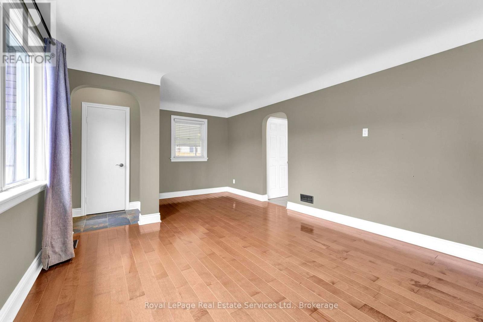 












1 - 65 CUMMING COURT

,
Hamilton (Ancaster),




Ontario
L9G1V4

