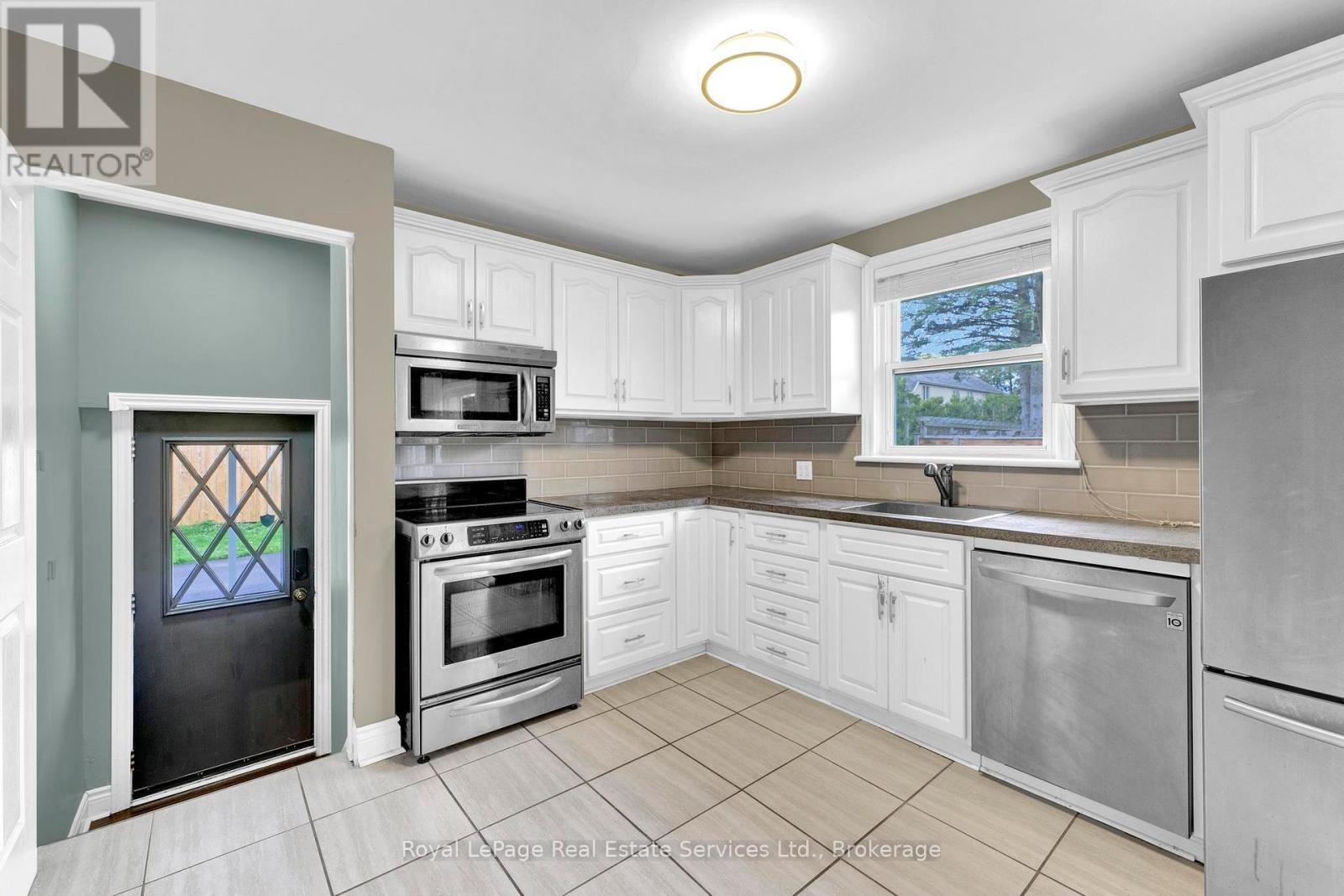 












1 - 65 CUMMING COURT

,
Hamilton (Ancaster),




Ontario
L9G1V4

