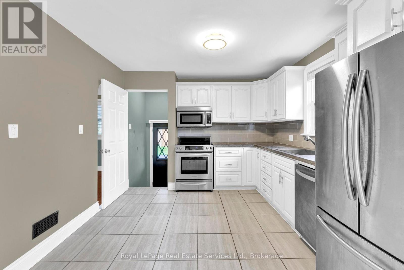 












1 - 65 CUMMING COURT

,
Hamilton (Ancaster),




Ontario
L9G1V4

