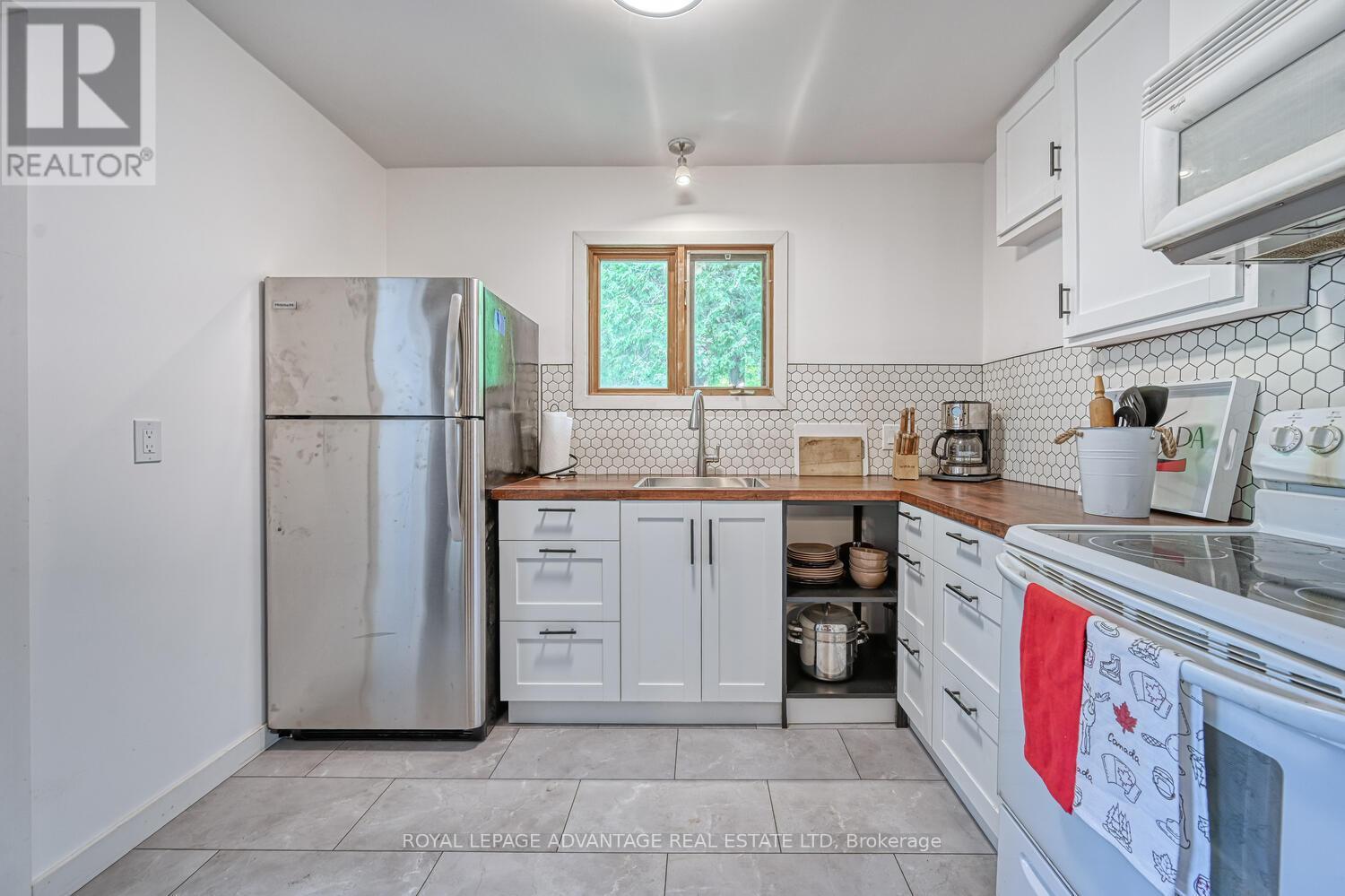 












452 PIKE LAKE RTE 1 ROAD

,
Tay Valley,




Ontario
K7H3C7

