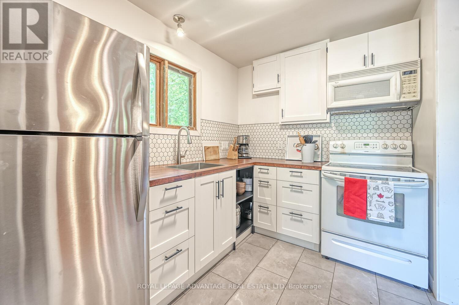 












452 PIKE LAKE RTE 1 ROAD

,
Tay Valley,




Ontario
K7H3C7

