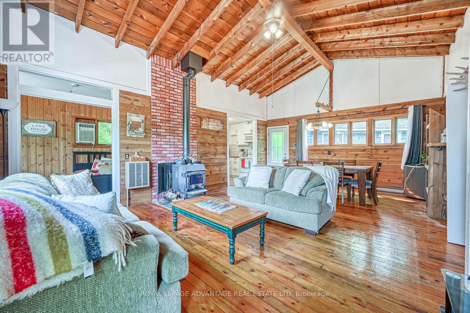 












452 PIKE LAKE RTE 1 ROAD

,
Tay Valley,




Ontario
K7H3C7

